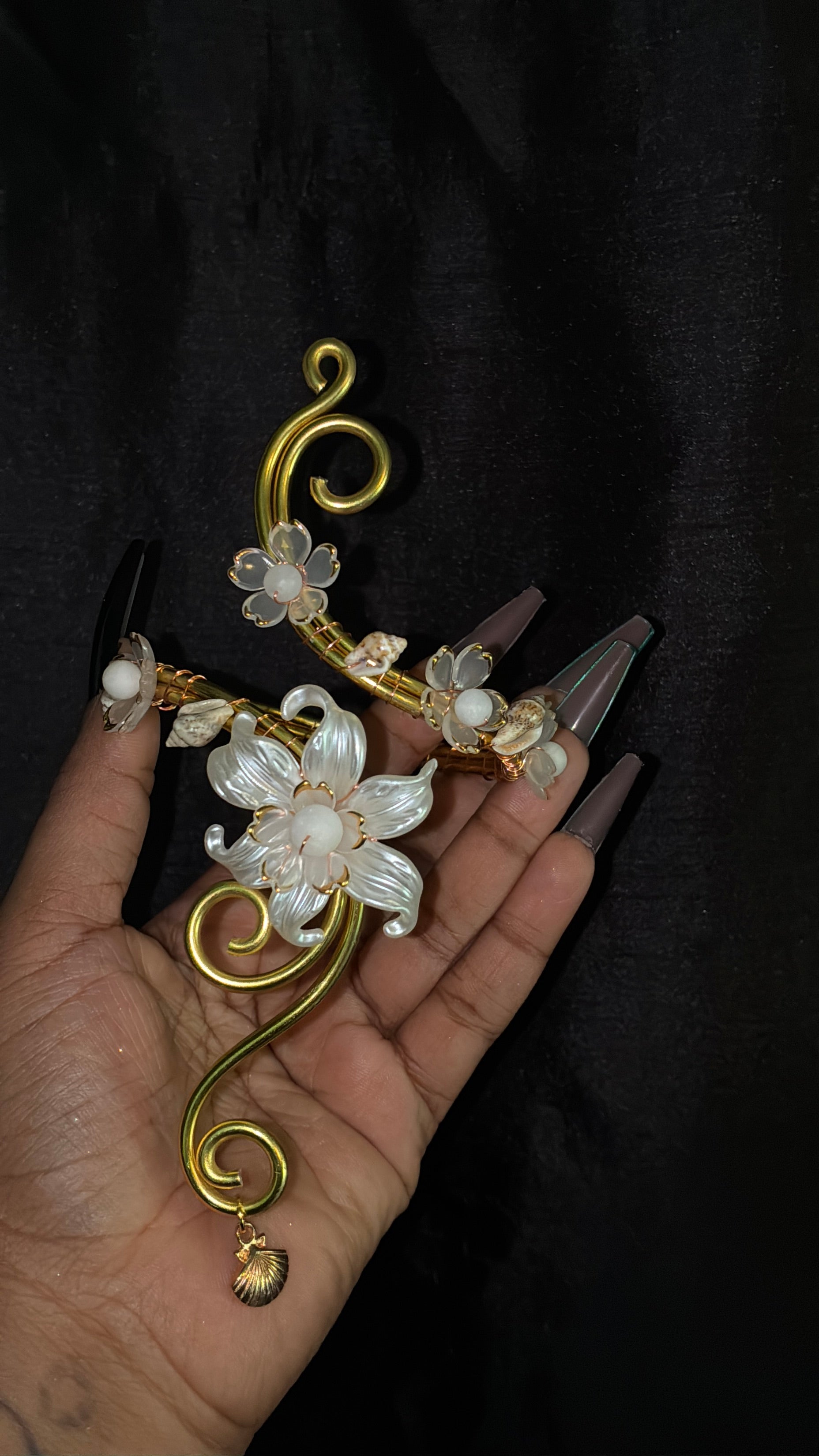 Kids white jade & seashell cuff