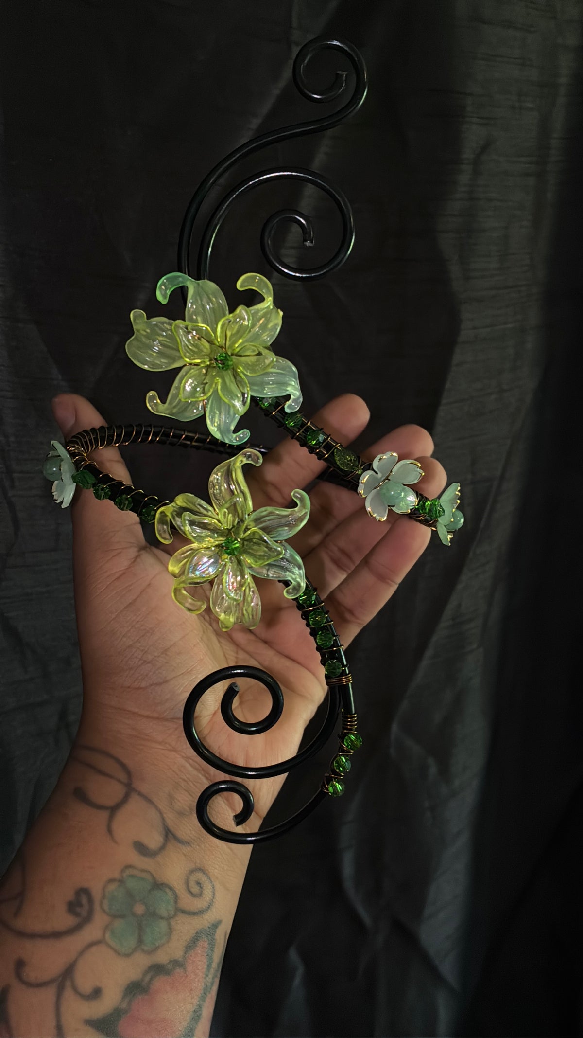 Poison ivy arm cuff