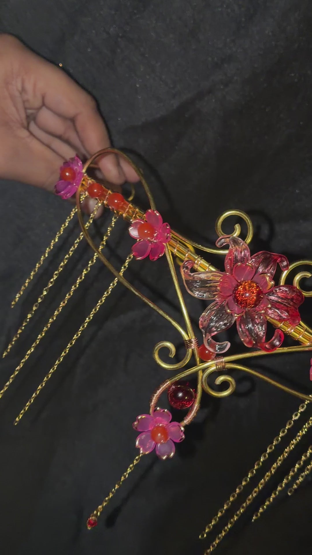 Butterfly thigh cuff